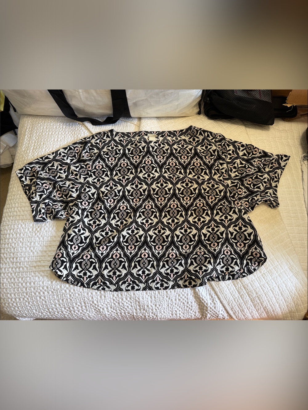 H&M Black and White Geometric Crop Top